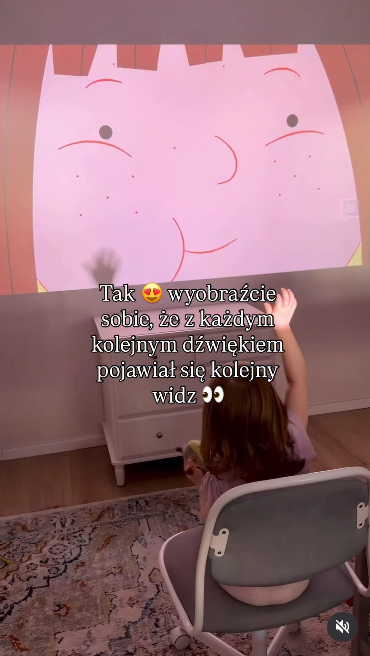 Nie musiałam nikogo namawiać na wspólne oglądanie - wystarczyło go włączyć. ? Nagle każdy znalazł sobie miejsce przed ekranem.